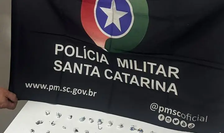 Polícia Militar prende homem por tráfico de drogas e apreende crack e dinheiro em Tijucas