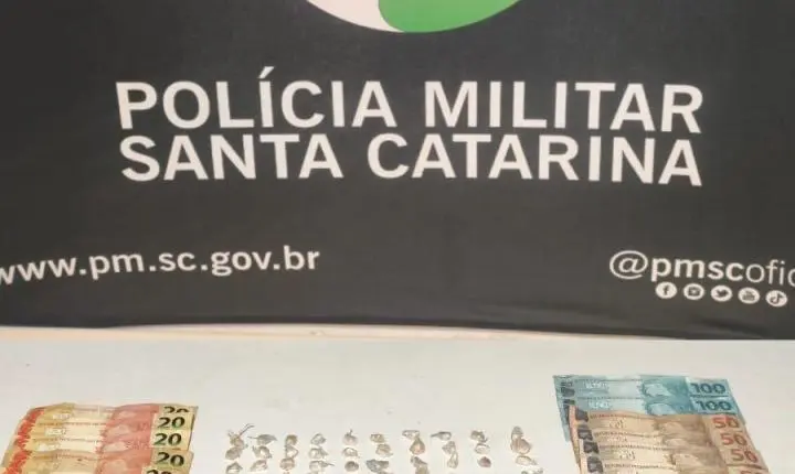 Polícia Militar prende homem por tráfico de drogas em Itajaí