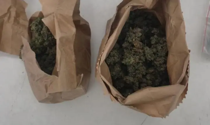 Polícia Militar prende homens por tráfico de drogas