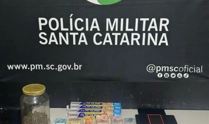 Polícia Militar prende homens por tráfico de drogas, associação para o tráfico, corrupção de menores e resistência