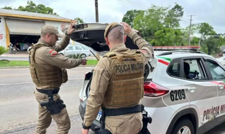 Polícia Militar prende motorista por embriaguez a volante, resistência e desacato em Itajaí 