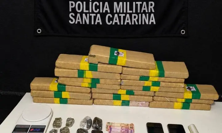 Polícia Militar prende suspeito e apreende mais de 16 quilos de maconha em Itajaí