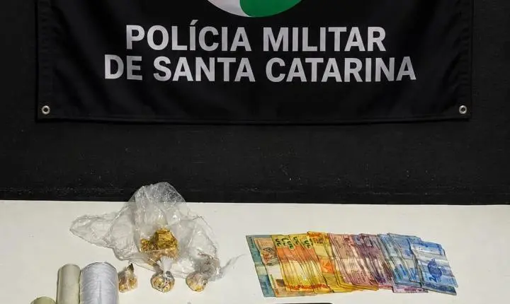 Polícia militar prende suspeito por tráfico de drogas e associação para o tráfico