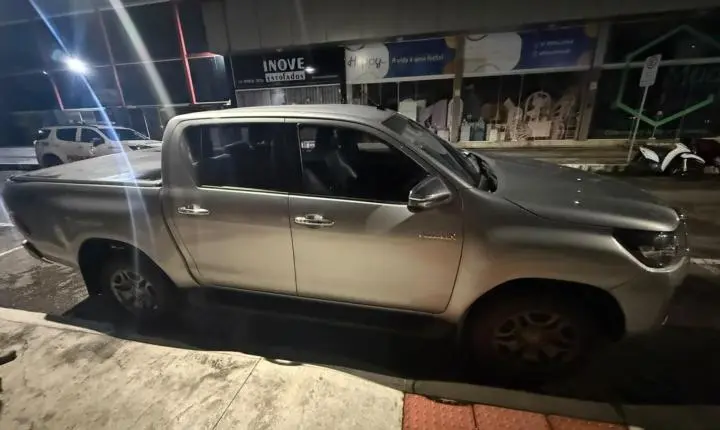 Polícia Militar recupera caminhonete furtada e prende homem após tentativa de fuga na BR-101