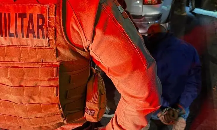 Polícia Militar recupera caminhonete furtada e prende suspeito na BR-101
