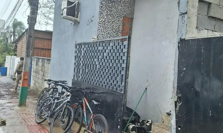 Polícia Militar recupera cinco bicicletas furtadas e prende homem e mulher em Camboriú