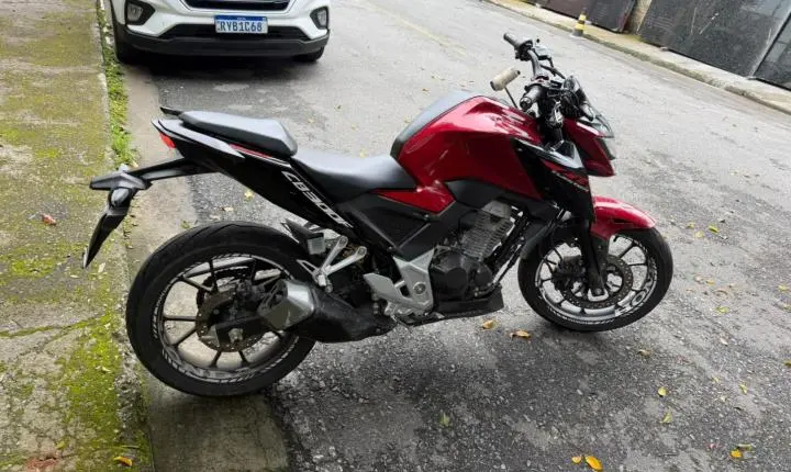 Polícia Militar recupera motocicleta furtada em Camboriú
