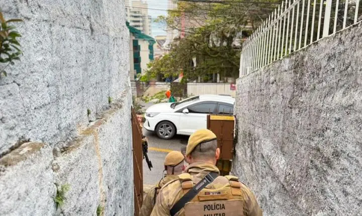 Polícias Militar e Civil cumprem mandados de busca e apreensão e prisão em Itapema, São José e Florianópolis