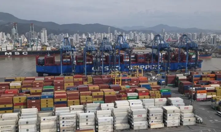 Portonave dá boas vindas a novo serviço que amplia conexões com o Extremo Oriente e a América do Sul
