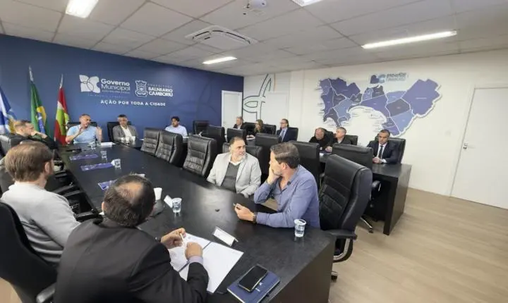 Prefeito em exercício recebe presidentes de entidades comerciais para debater viabilidade do Simob
