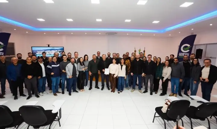 Prefeito Leonel Pavan entrega processo de Regularização Fundiária da Área Industrial ao Registro de Imóveis