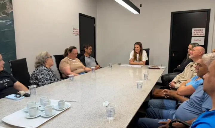 Prefeitura de Balneário Camboriú entrega cinco matrículas de regularização fundiária de interesse social