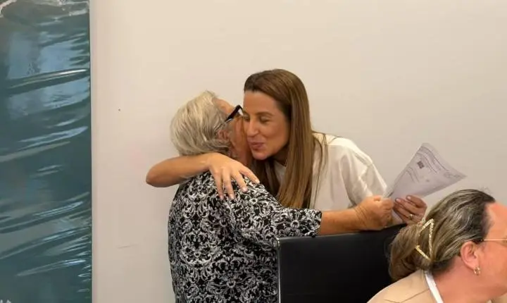 Prefeitura de Balneário Camboriú entrega cinco matrículas de regularização fundiária de interesse social