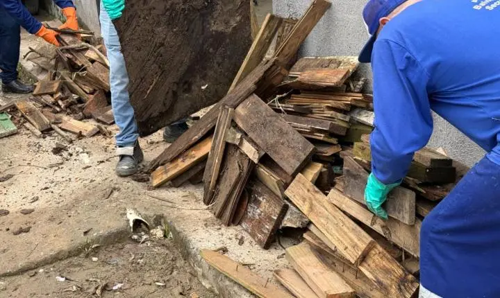 Prefeitura de Balneário Camboriú promove mutirão de limpeza na Vila Fortaleza