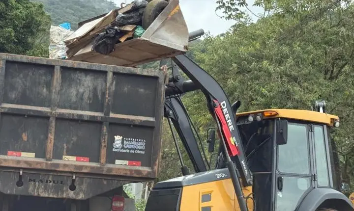 Prefeitura de Balneário Camboriú promove mutirão de limpeza na Vila Fortaleza