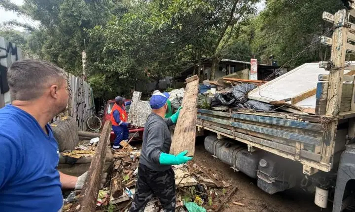 Prefeitura de Balneário Camboriú promove segundo mutirão de limpeza na Vila Fortaleza 