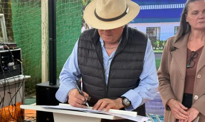 Prefeitura de Camboriú assina Ordem de Serviço para reforma da Escola de Campo Adolfo Ovídio Coppi