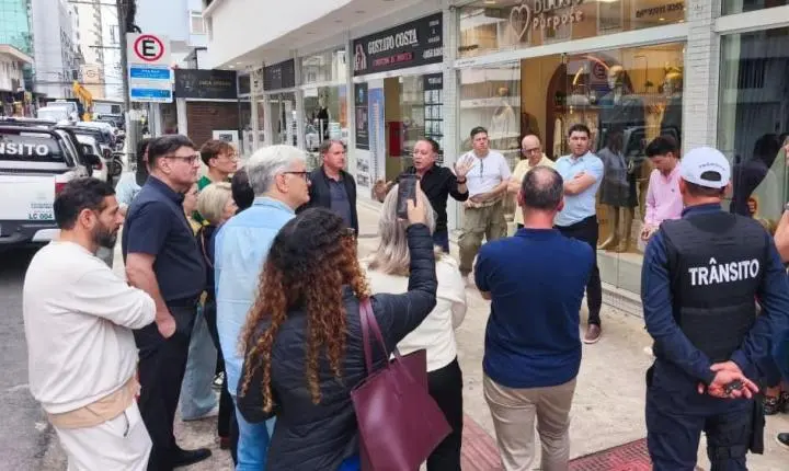 Prefeitura se reúne com moradores e comerciantes da Rua 1400 para alinhar próxima etapa da macrodrenagem