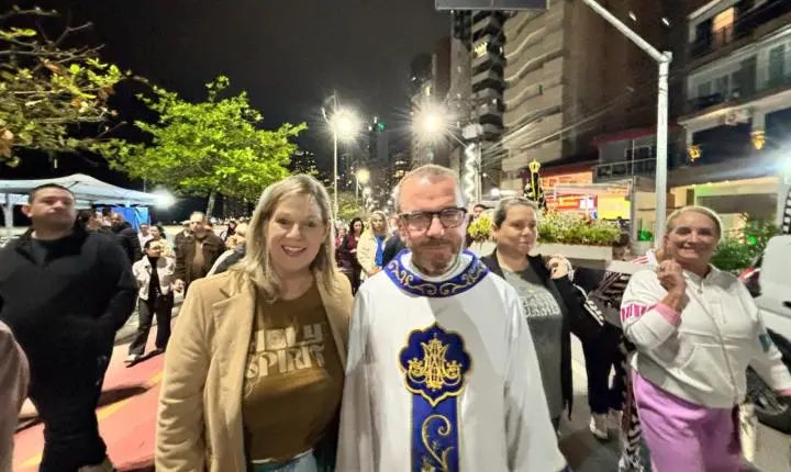 Procissão de Nossa Senhora Aparecida reúne fiéis e valoriza tradição religiosa em Balneário Camboriú