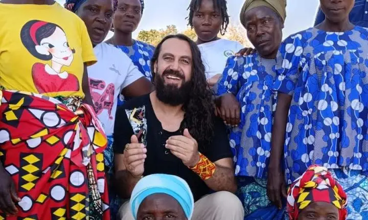 Professor da Rede Municipal representa Balneário Camboriú em premiação na África