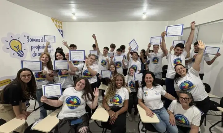 Programa de Iniciação ao Trabalho forma 31 jovens em Balneário Camboriú