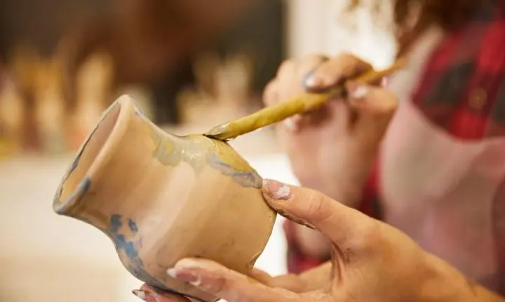 Projeto Arte em Barro oferece oficinas gratuitas de cerâmica para crianças em Itajaí
