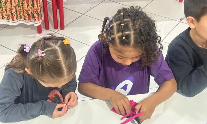 Projeto Escola do Rio e Mar leva cultura quilombola para crianças do NEI Bom Sucesso