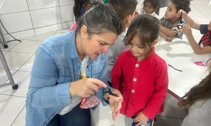 Projeto Escola do Rio e Mar leva cultura quilombola para crianças do NEI Bom Sucesso