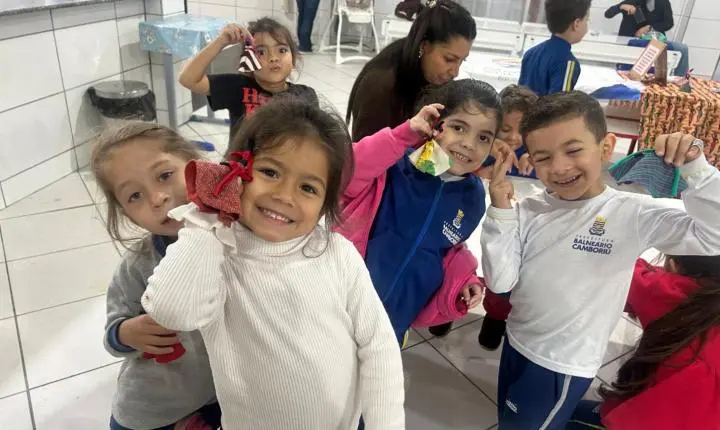 Projeto Escola do Rio e Mar leva cultura quilombola para crianças do NEI Bom Sucesso
