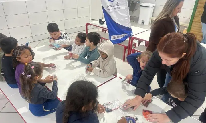 Projeto Escola do Rio e Mar leva cultura quilombola para crianças do NEI Bom Sucesso