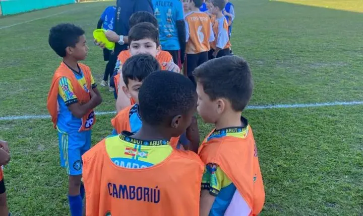 Projeto Gol do Brasil abre inscrições para crianças e adolescentes em Camboriú
