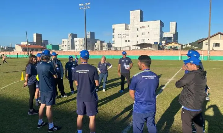 Projeto Gol do Brasil abre inscrições para crianças e adolescentes em Camboriú