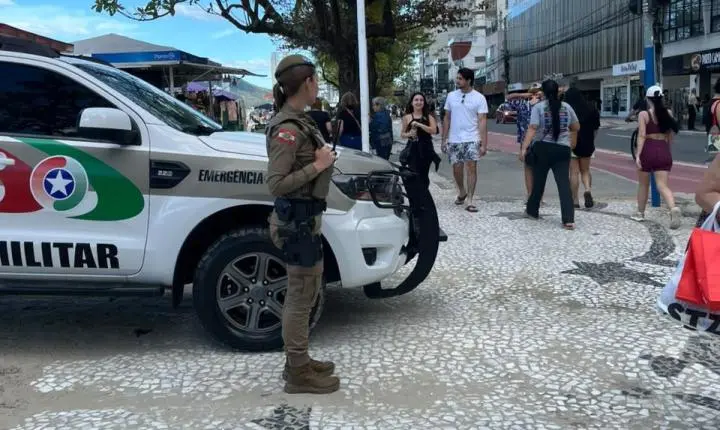 REFORÇO NO POLICIAMENTO JÁ APRESENTA RESULTADOS COM PRISÃO DE FORAGIDO E RECUPERAÇÃO DE MOTOCICLETA EM BALNEÁRIO CAMBORIÚ