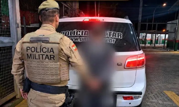 REFORÇO NO POLICIAMENTO JÁ APRESENTA RESULTADOS COM PRISÃO DE FORAGIDO E RECUPERAÇÃO DE MOTOCICLETA EM BALNEÁRIO CAMBORIÚ