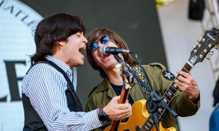 Rock Legends Itajaí transforma a Praça Marco Zero em palco para grandes clássicos do rock