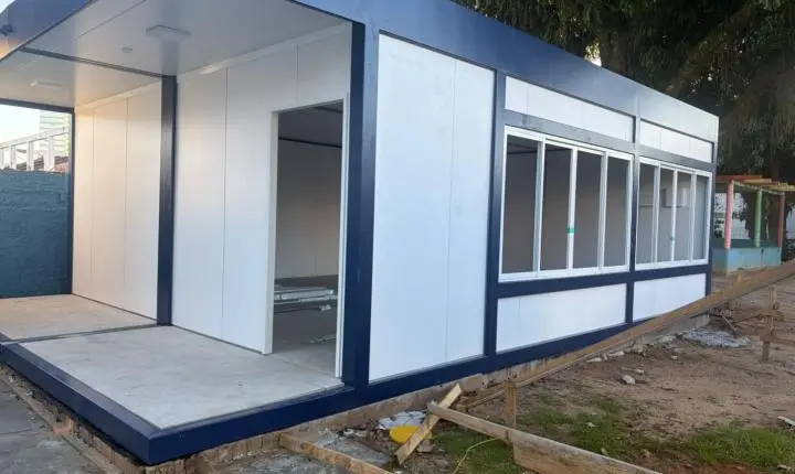 Sala modular do NEI Professora Odácia Tereza Damázio começa a ser instalada