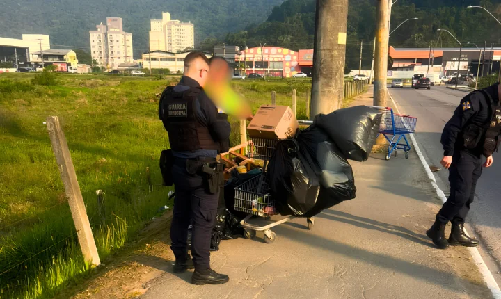 Secretaria de Segurança Pública recolhe carrinhos de supermercado utilizados irregularmente em Itajaí