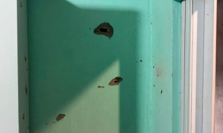 Suspeito se entrega para a Polícia Militar depois de duas horas de negociação e disparos de arma de fogo