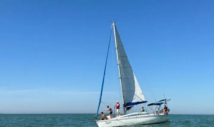 Terceira etapa do Circuito Marina Itajaí reúne cerca de 100 velejadores em Balneário Camboriú
