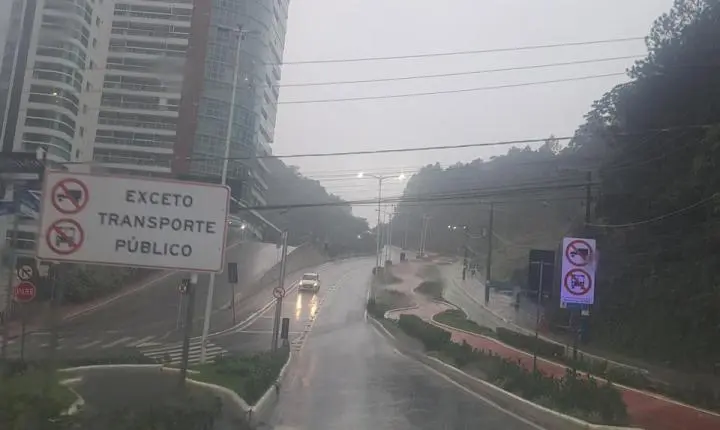 Todos os pontos de possíveis alagamentos estão sendo monitorados em Balneário Camboriú