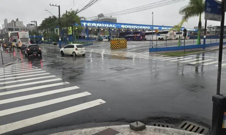 Todos os pontos de possíveis alagamentos estão sendo monitorados em Balneário Camboriú