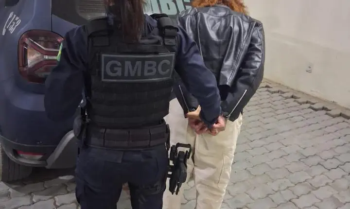 Traficante é presa pela Guarda Municipal de Balneário Camboriú após ser flagrada dirigindo pelas câmeras de monitoramento