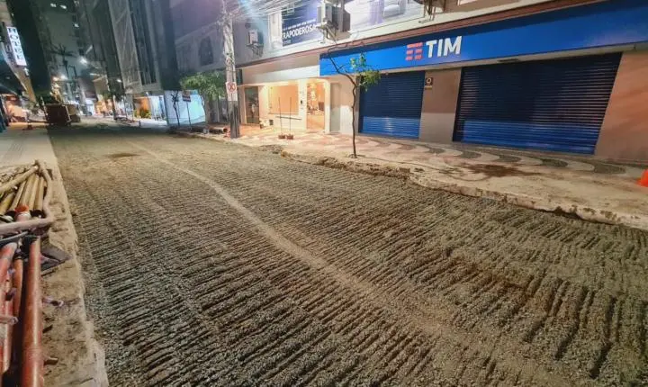 Trânsito é liberado na Avenida Brasil, na altura da Rua 1400
