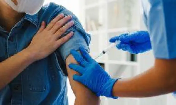 Vacinação não termina na infância: infectologista explica quais imunizantes devem ser acompanhados ao longo da vida