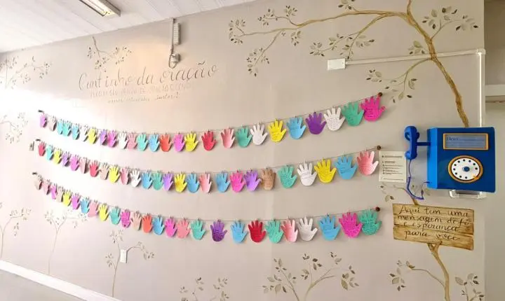 Varal em formato de mãozinhas com pedidos de preces é destaque em “Cantinho da Oração” inaugurado no Hospital Infantil Pequeno Anjo 