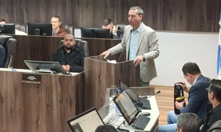 Vereador Marcelo Achutti pede retratação pública  de Jair Renan Bolsonaro