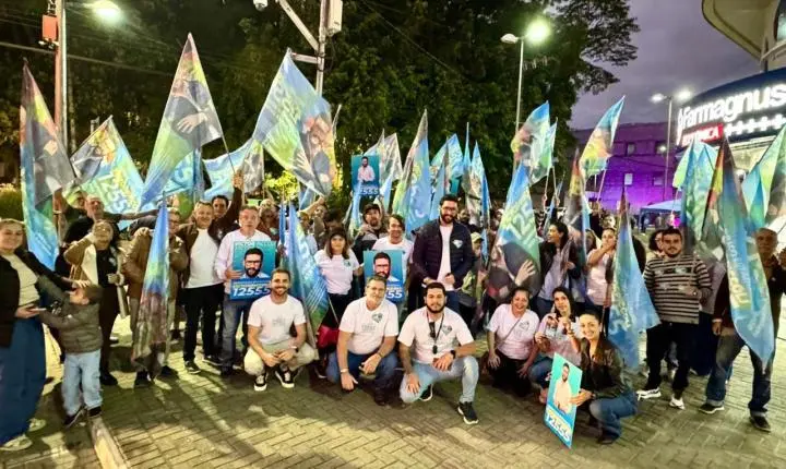 Victor Piccoli reúne “time 12555” em bandeiraço em Camboriú