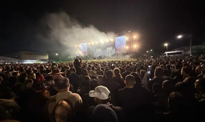 Zezé di Camargo leva 65 mil pessoas à 40ª Festa Nacional do Colono no Sábado 